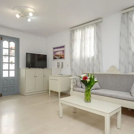 Golden Down Town 4* Naxos City