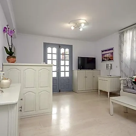 Golden Down Town Apartahotel Naxos City