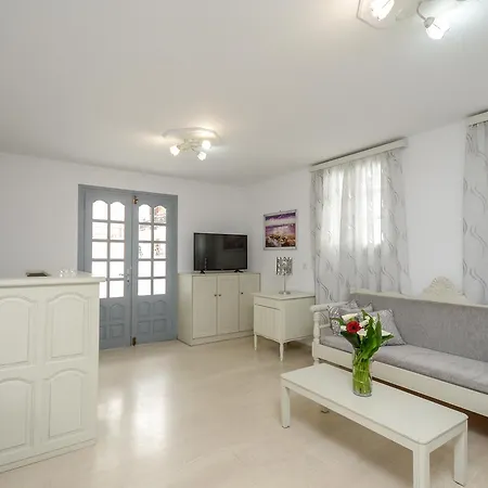 Ξενοδοχείο με διαμερίσματα Golden Down Town Naxos City